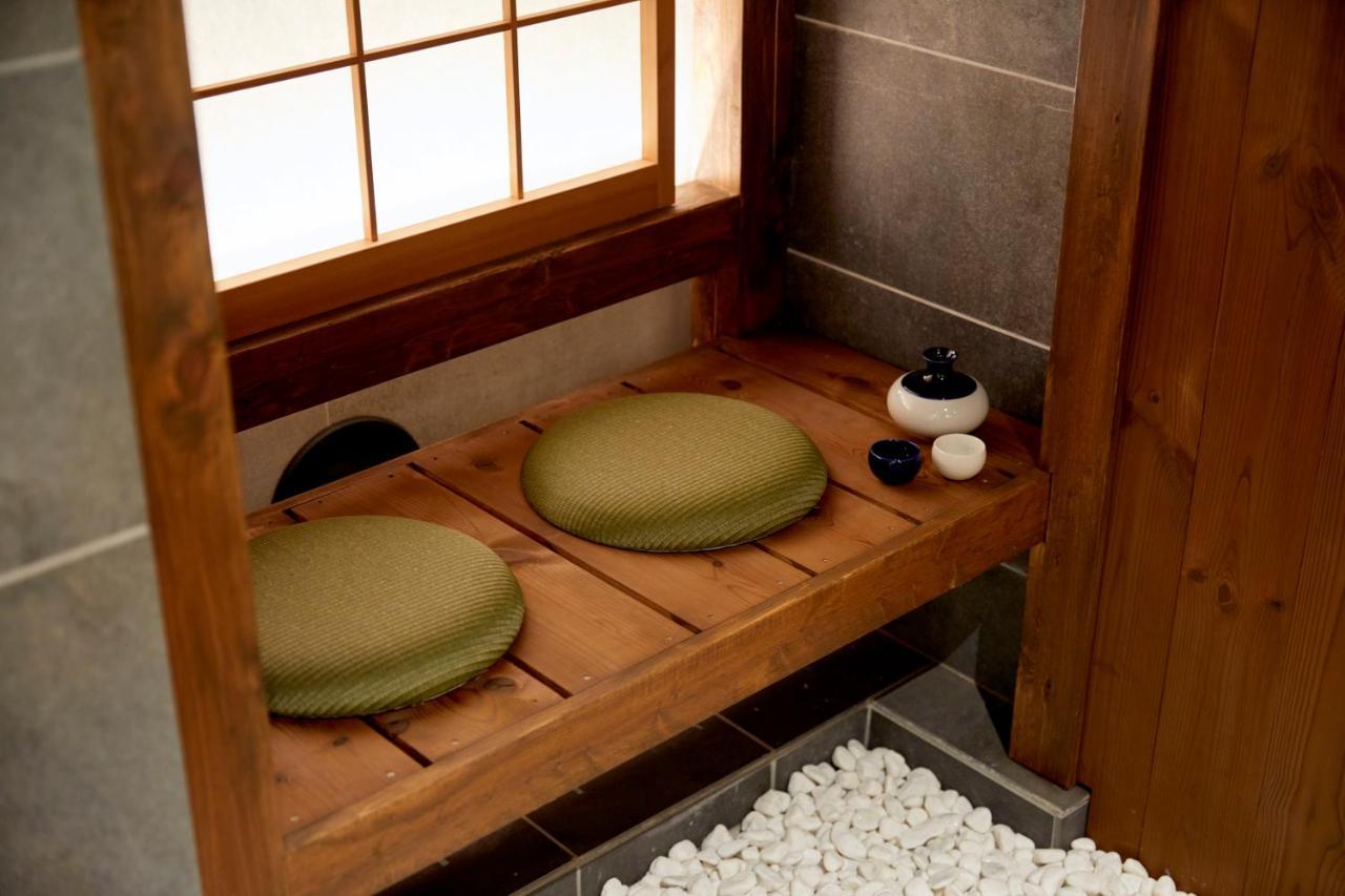 古今 天下茶屋 With A Private Parking Lot And A Half Open-Air Bath And Direct To Kix Villa Ōsaka Eksteriør bilde